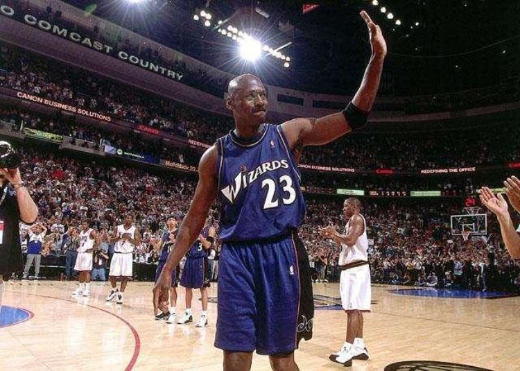 NBA令人泪目10大场面科比跟腱断裂眼眶红润韦德给膝盖敬香槟