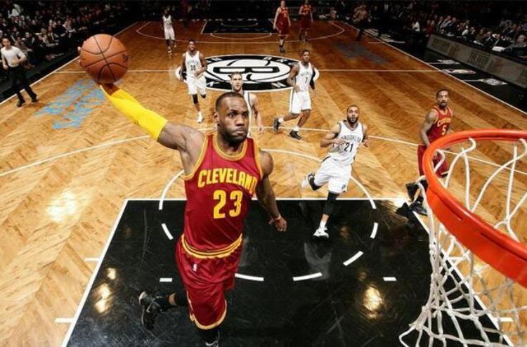 戴篮球手环有什么作用「NBA球星为什么喜欢带手环篮球手环到底有什么作用」