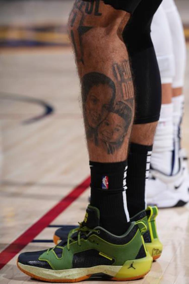 kobe5紫金湖人真假对比「NBA球员上脚杰伦穿Kobe5紫金湖人中国球鞋真的帅」