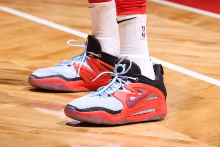 NBA球员上脚克莱穿KT8锦鲤安踏球鞋又多又帅
