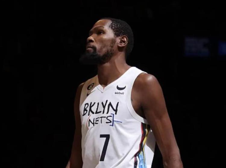 最强NBA全力詹字母哥「每况愈下本赛季五位巅峰不在的巨星字母哥如困兽詹皇已老迈」