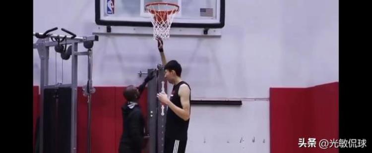 周琦nba经历「你知道周琦在NBA时他打比赛的一天是怎么度过的吗」