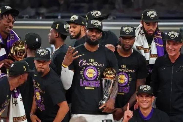 nba冠军历届冠军一览表「近20年NBA历届总冠军一览热火湖人平分秋色勇士独占鳌头」
