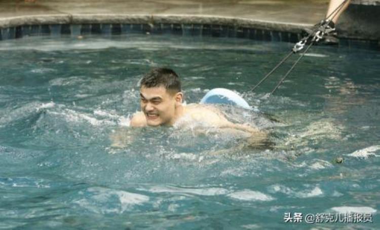 NBA十大奇葩训练库里蒙眼演绎极致技巧詹姆斯抬轮胎展现怪力