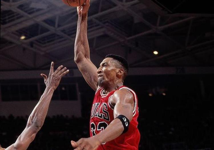 nba球星工资那么高,老板赚多少钱「NBA十大败家球星生涯挣1亿退役就花光沃尔在夜店一夜花47万」