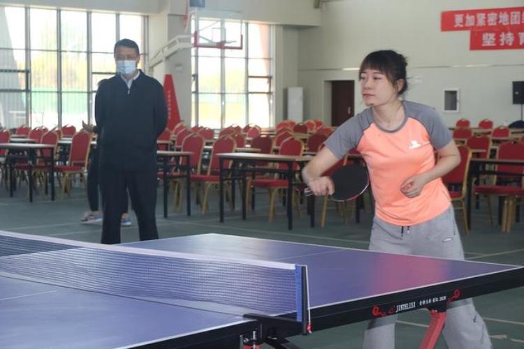 呼图壁县教育局举办当好主人翁建功新时代教职工乒乓球比赛