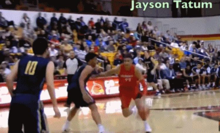 篮球犹豫步过人「NBA球星绝招犹豫步过人只是犹豫了一下就把人给过了」