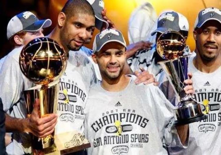 nba冠军历届冠军一览表「近20年NBA历届总冠军一览热火湖人平分秋色勇士独占鳌头」