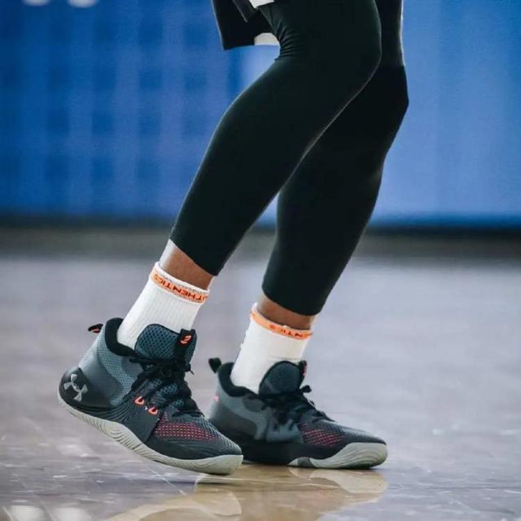 大体重后卫适合穿什么篮球鞋「推荐五双适合大体重球员穿的球鞋后卫也可以穿」