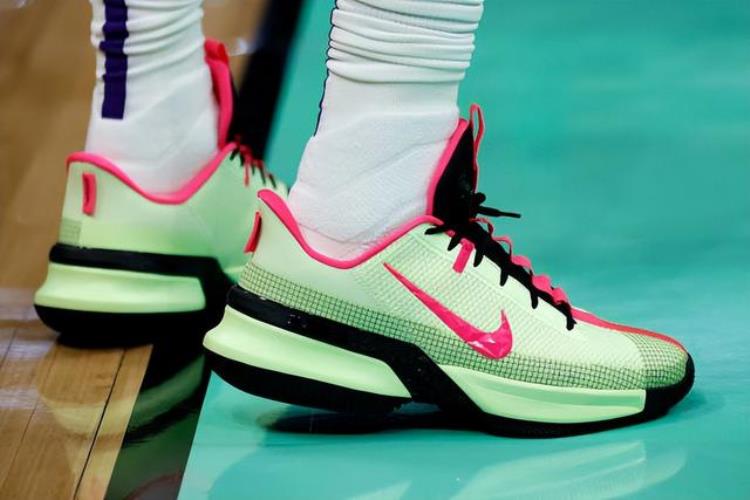 NBA球员上脚克莱穿KT8锦鲤安踏球鞋又多又帅