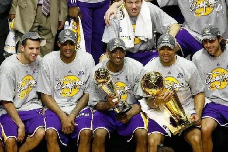 nba冠军历届冠军一览表「近20年NBA历届总冠军一览热火湖人平分秋色勇士独占鳌头」