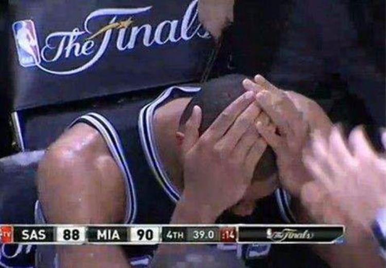 NBA令人泪目10大场面科比跟腱断裂眼眶红润韦德给膝盖敬香槟