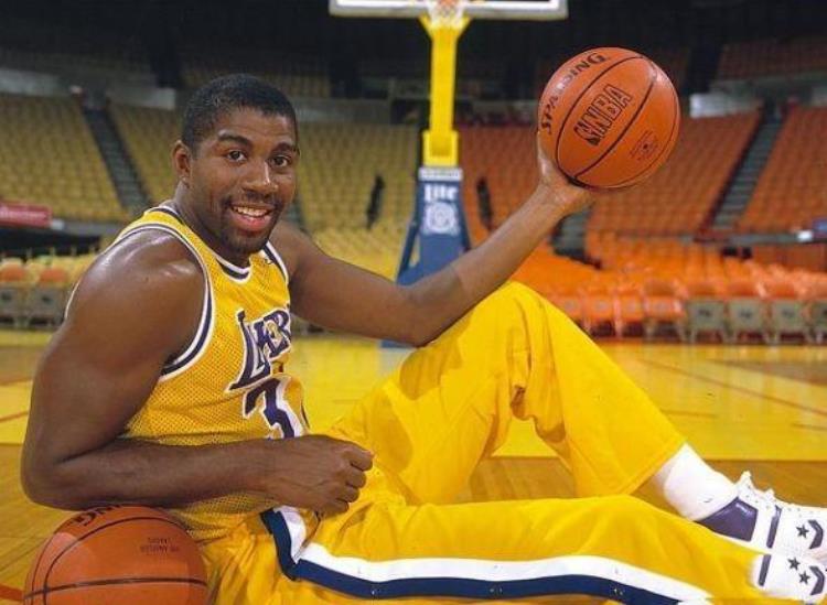 约翰逊的艾滋病怎么治好的「NBA巨星约翰逊现状曾患艾滋病27年之后已康复健康秘诀是啥」