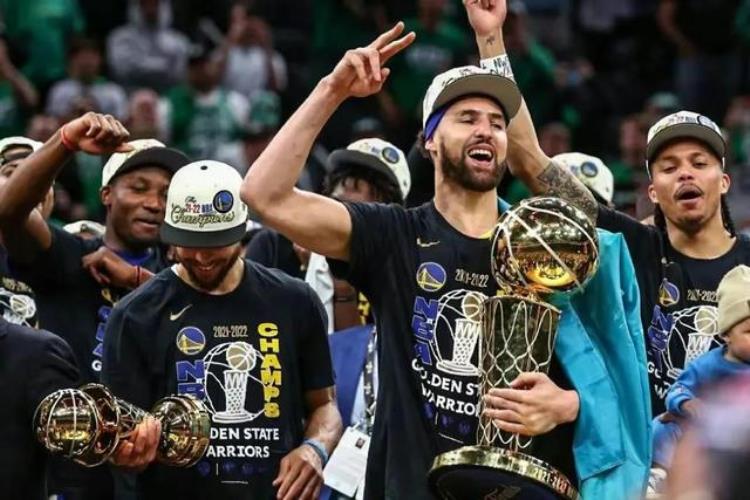 nba冠军历届冠军一览表「近20年NBA历届总冠军一览热火湖人平分秋色勇士独占鳌头」