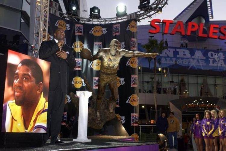 哪些NBA球星有塑像这些塑像不一定都在美国