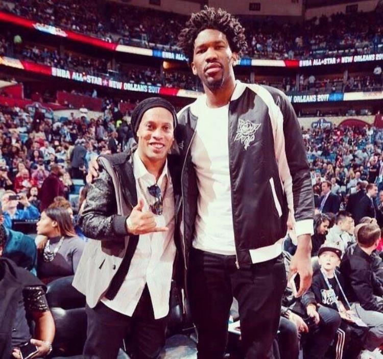 16图看NBA气场强大的男人恩比德合影老大甜瓜霸气抽雪茄