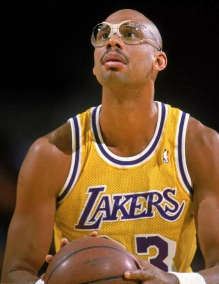 nba现役铁人「NBA里都有哪些铁人整个生涯极少受伤詹姆斯毫无疑问上榜」