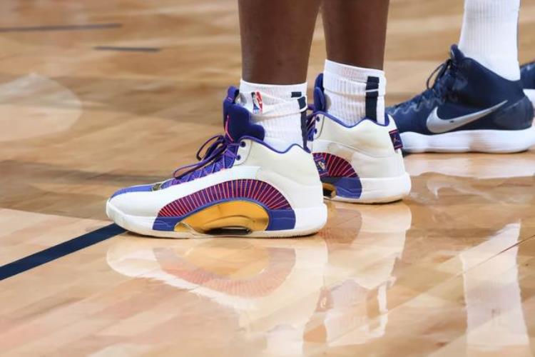 安踏和李宁的篮球鞋「NBA球员上脚安踏和李宁的球鞋都有戈登庄神阿德穿新号码」