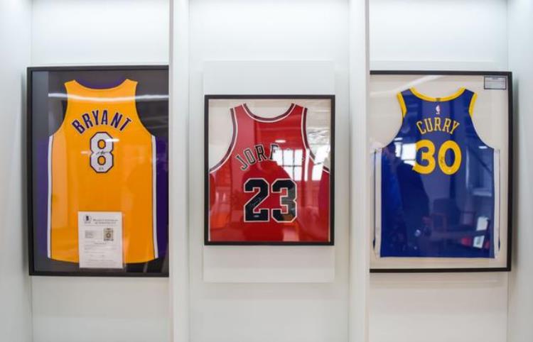 武汉地铁首个体育场馆正式开放还有NBA巨星签名T恤展出