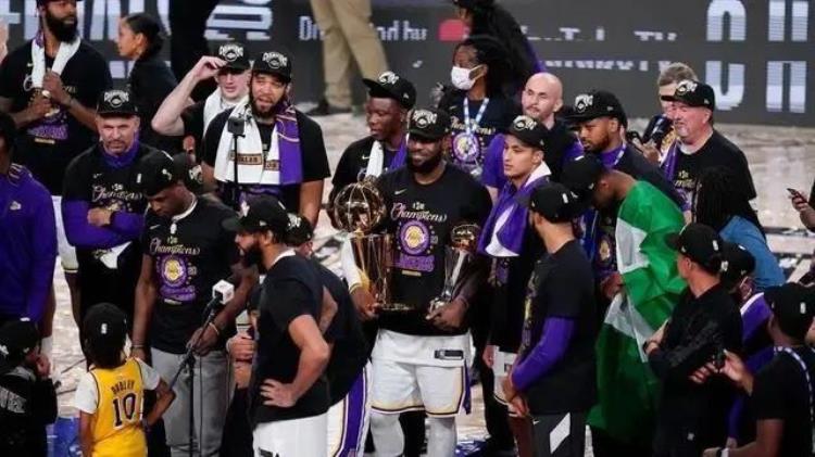 nba冠军历届冠军一览表「近20年NBA历届总冠军一览热火湖人平分秋色勇士独占鳌头」