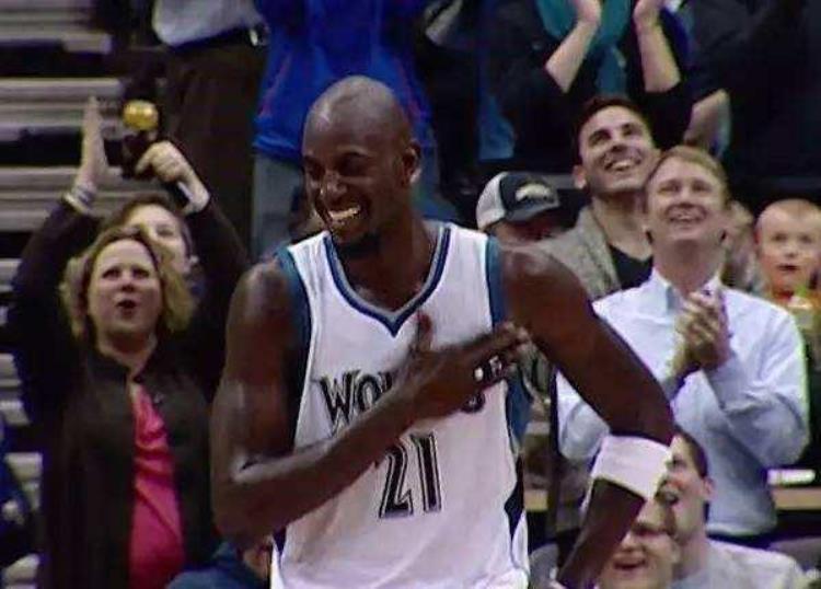 NBA令人泪目10大场面科比跟腱断裂眼眶红润韦德给膝盖敬香槟