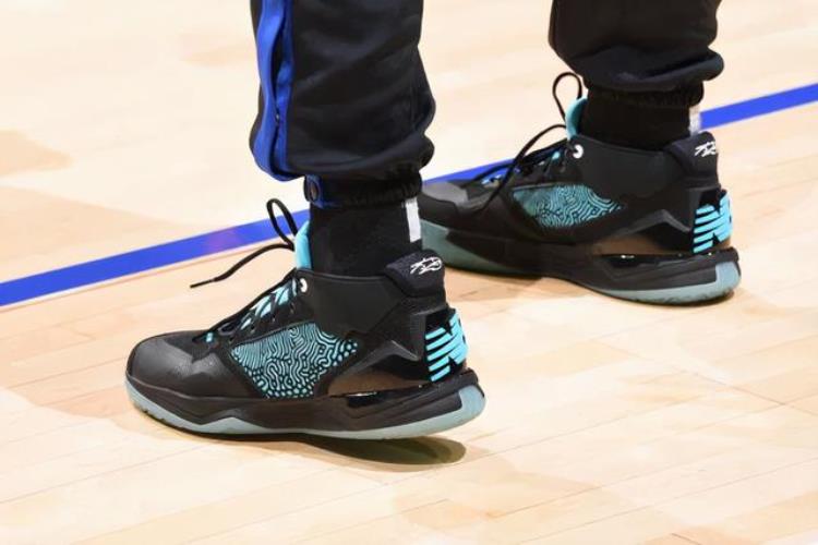 安踏和李宁的篮球鞋「NBA球员上脚安踏和李宁的球鞋都有戈登庄神阿德穿新号码」
