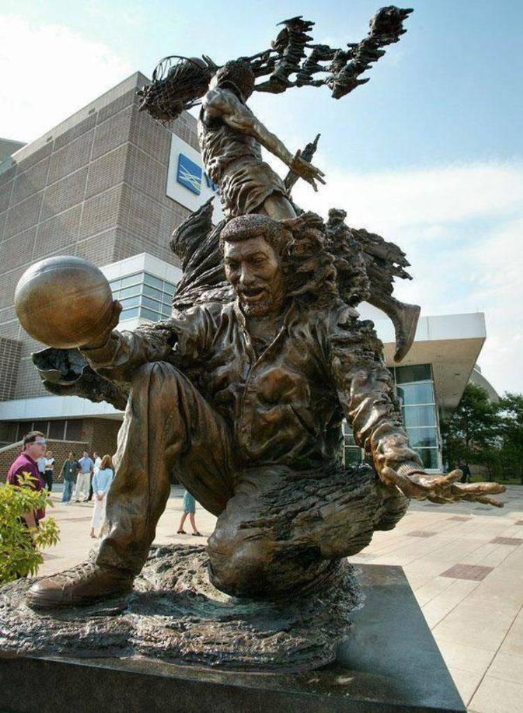 nba有哪些球员有雕像「哪些NBA球星有塑像这些塑像不一定都在美国」