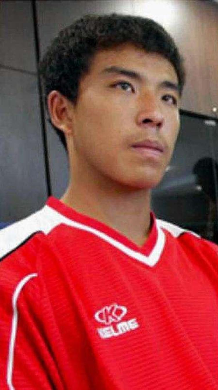 15岁足球小将意外身亡「17年前中国足球留洋小将训练时意外去世离世时面带笑容身体冒烟」