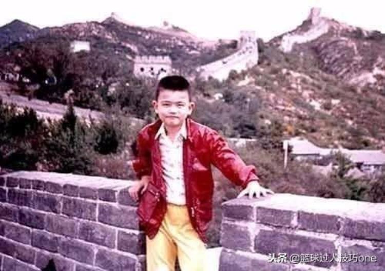 NBA球星登长城照片邓肯穿足力健老人鞋麦迪在长城上搬砖