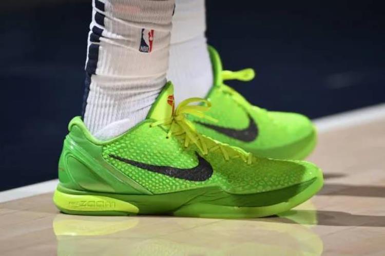 欧文全明星篮球鞋「NBA球员上脚欧文球鞋中国新年配色安踏和匹克都来了」