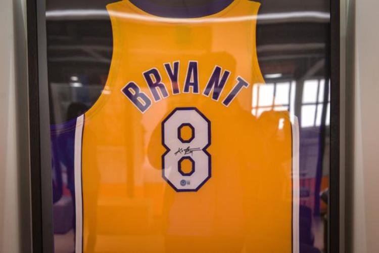 武汉地铁首个体育场馆正式开放还有NBA巨星签名T恤展出