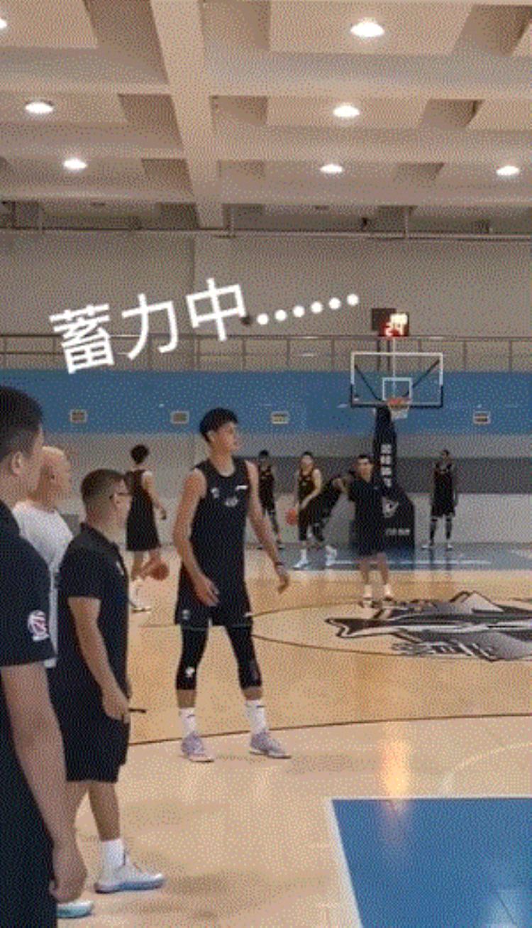曾凡博弹跳怎么样「这个摸高联盟仅7人曾凡博的弹跳不简单但天赋和技术没有关系」