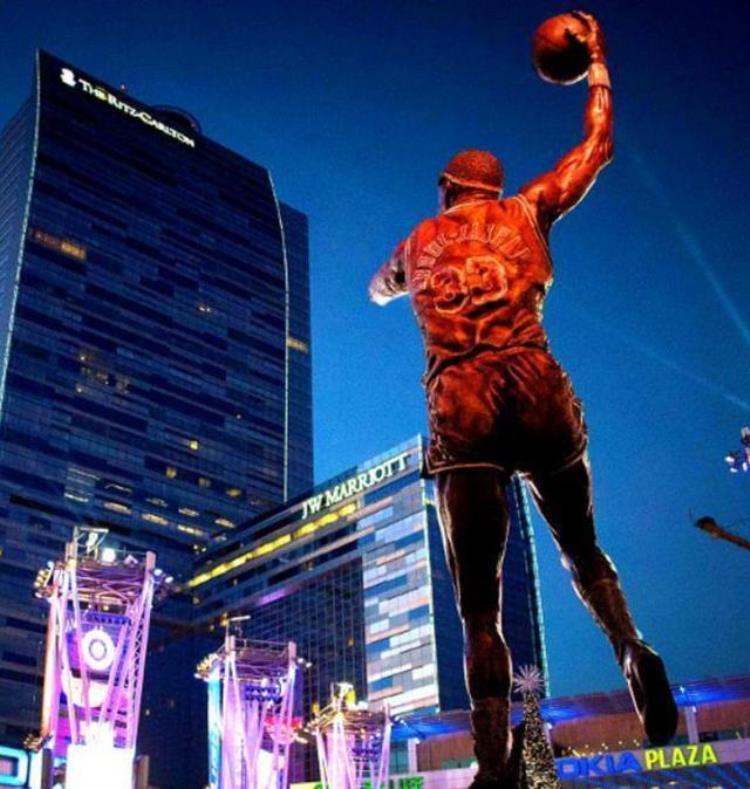 nba有哪些球员有雕像「哪些NBA球星有塑像这些塑像不一定都在美国」