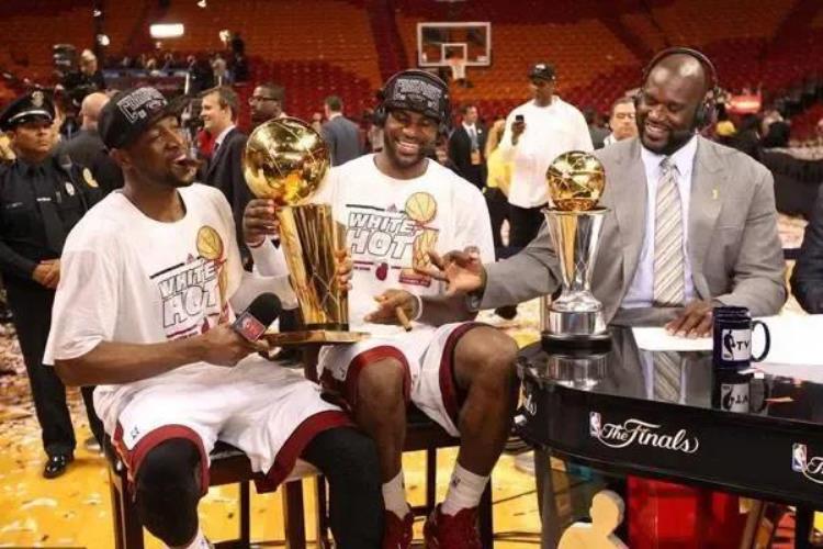 nba冠军历届冠军一览表「近20年NBA历届总冠军一览热火湖人平分秋色勇士独占鳌头」