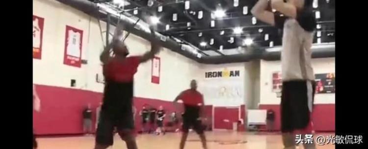 周琦nba经历「你知道周琦在NBA时他打比赛的一天是怎么度过的吗」