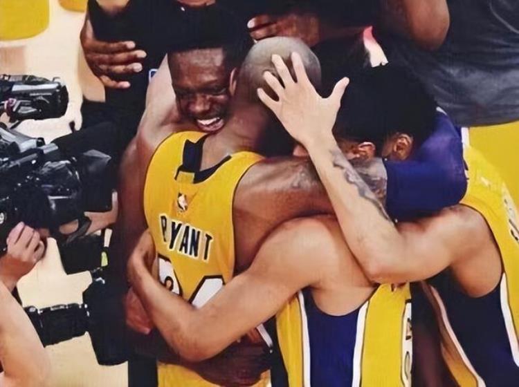 NBA八大感人瞬间韦德敬过往科比拥抱湖人未来老詹逆天改命