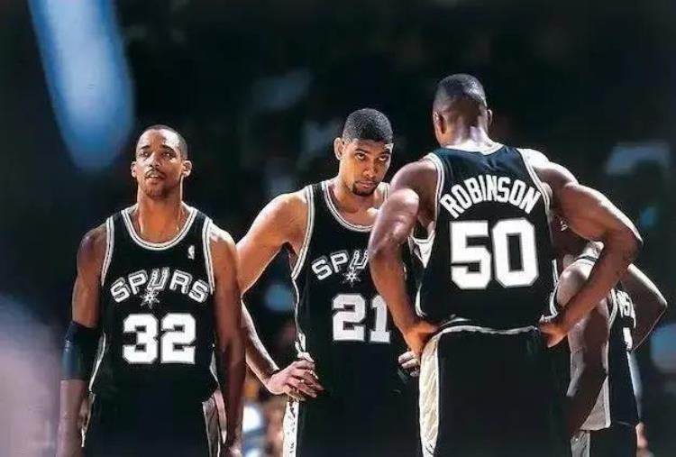 nba冠军历届冠军一览表「近20年NBA历届总冠军一览热火湖人平分秋色勇士独占鳌头」