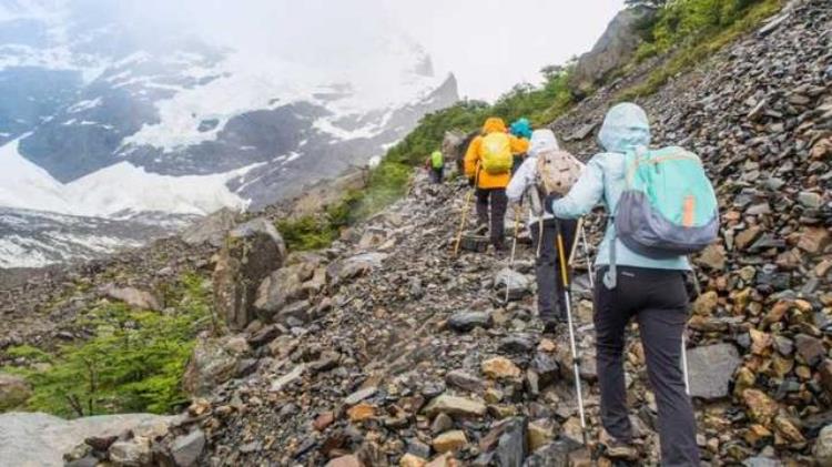 哪种鞋在旅游时长时间走路比较舒适些「哪种鞋在旅游时长时间走路比较舒适」