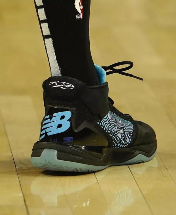 安踏和李宁的篮球鞋「NBA球员上脚安踏和李宁的球鞋都有戈登庄神阿德穿新号码」