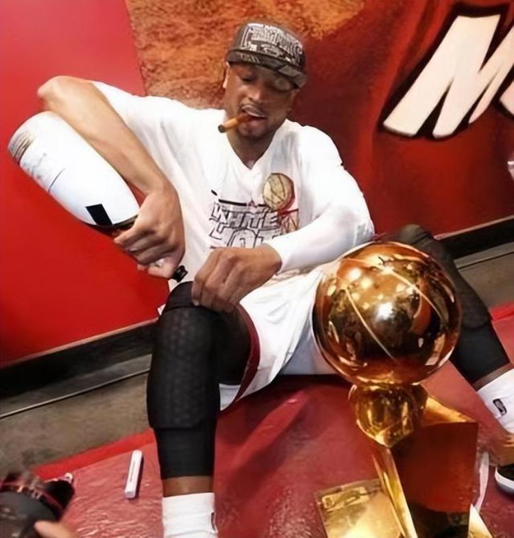 NBA八大感人瞬间韦德敬过往科比拥抱湖人未来老詹逆天改命