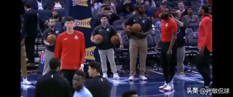 周琦nba经历「你知道周琦在NBA时他打比赛的一天是怎么度过的吗」