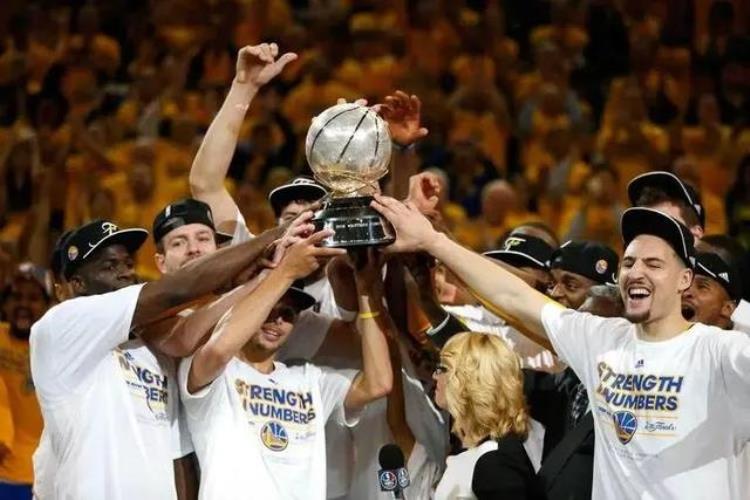 nba冠军历届冠军一览表「近20年NBA历届总冠军一览热火湖人平分秋色勇士独占鳌头」
