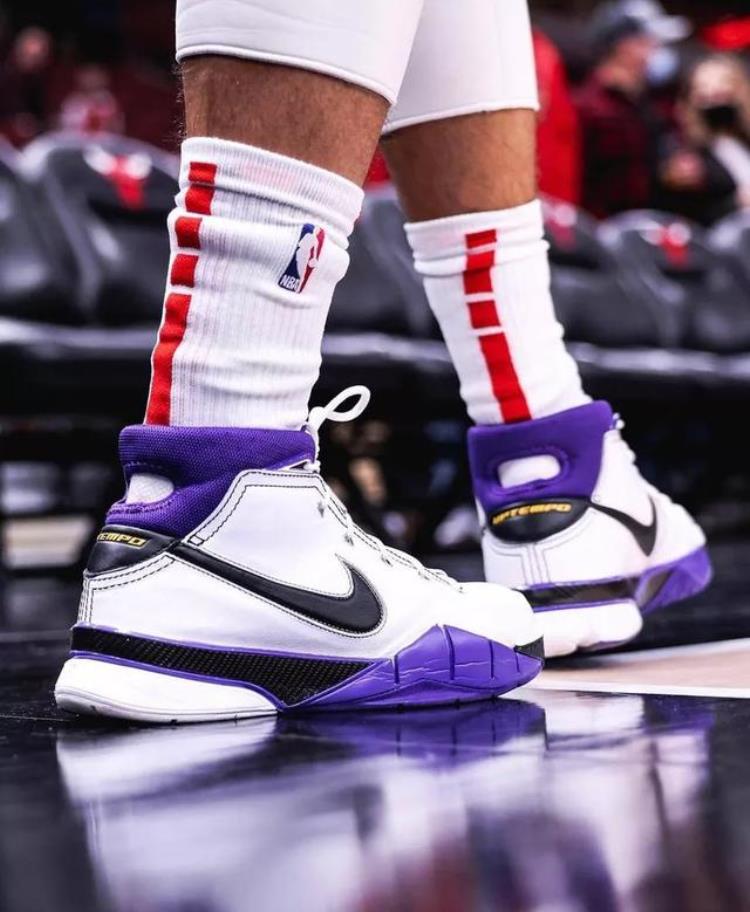 扎克拉文穿的篮球鞋「安踏nba代言人」