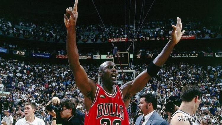 NBA官方75大球星仪式乔丹出场众星捧月第一地位不可动摇