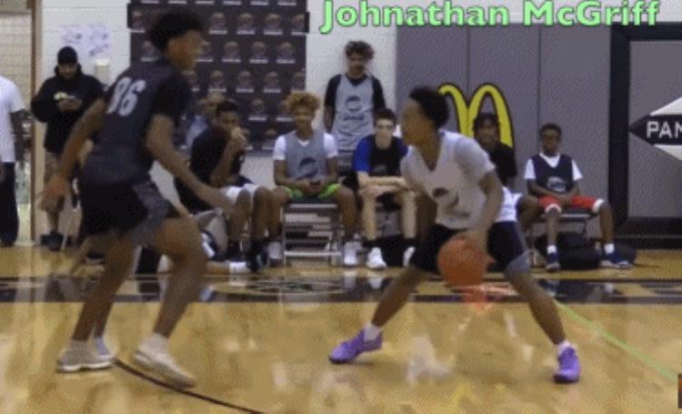 篮球犹豫步过人「NBA球星绝招犹豫步过人只是犹豫了一下就把人给过了」