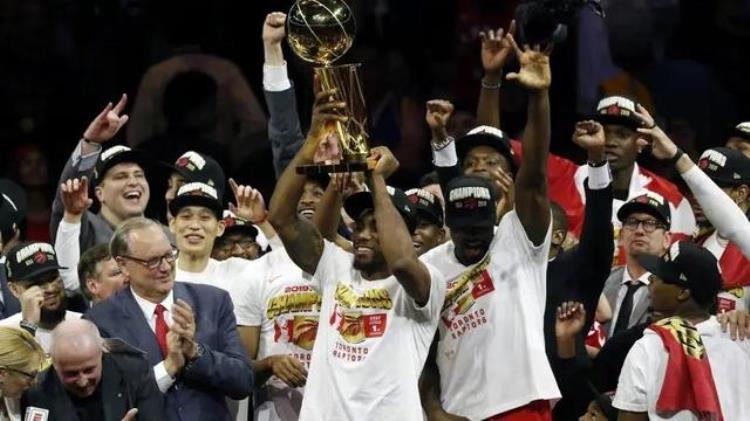 nba冠军历届冠军一览表「近20年NBA历届总冠军一览热火湖人平分秋色勇士独占鳌头」