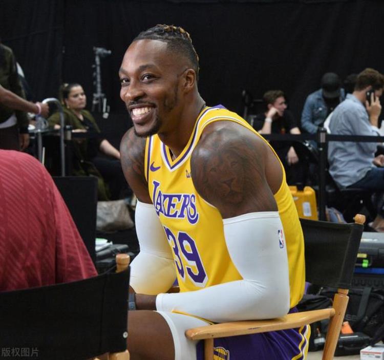 詹姆斯为女球员发声盘点那些低学历的NBA巨星湖人队三人上榜