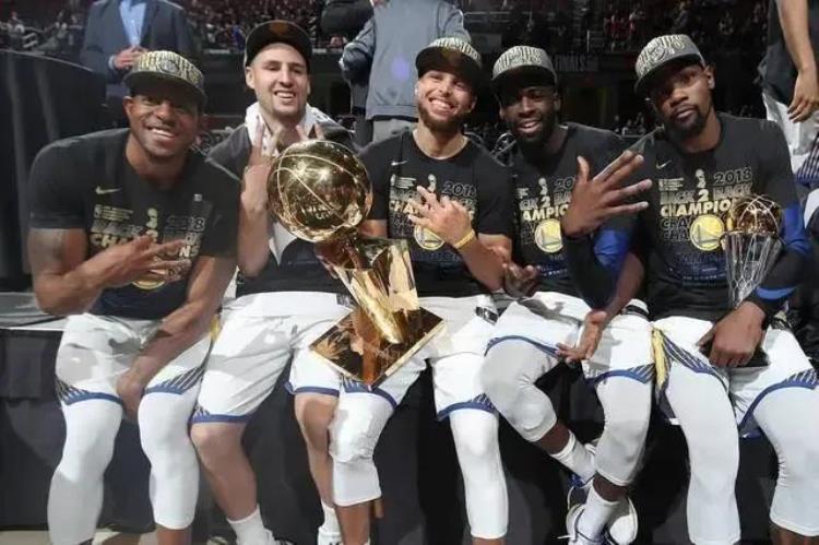 nba冠军历届冠军一览表「近20年NBA历届总冠军一览热火湖人平分秋色勇士独占鳌头」
