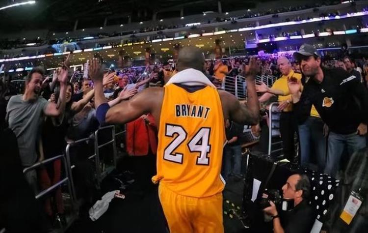NBA八大感人瞬间韦德敬过往科比拥抱湖人未来老詹逆天改命