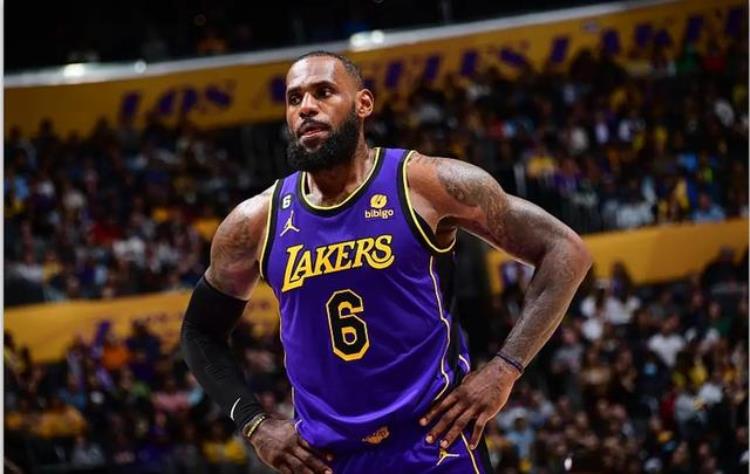 最强NBA全力詹字母哥「每况愈下本赛季五位巅峰不在的巨星字母哥如困兽詹皇已老迈」